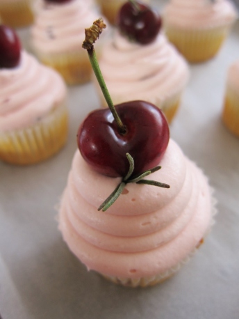fresh cherry cupcakes (6)