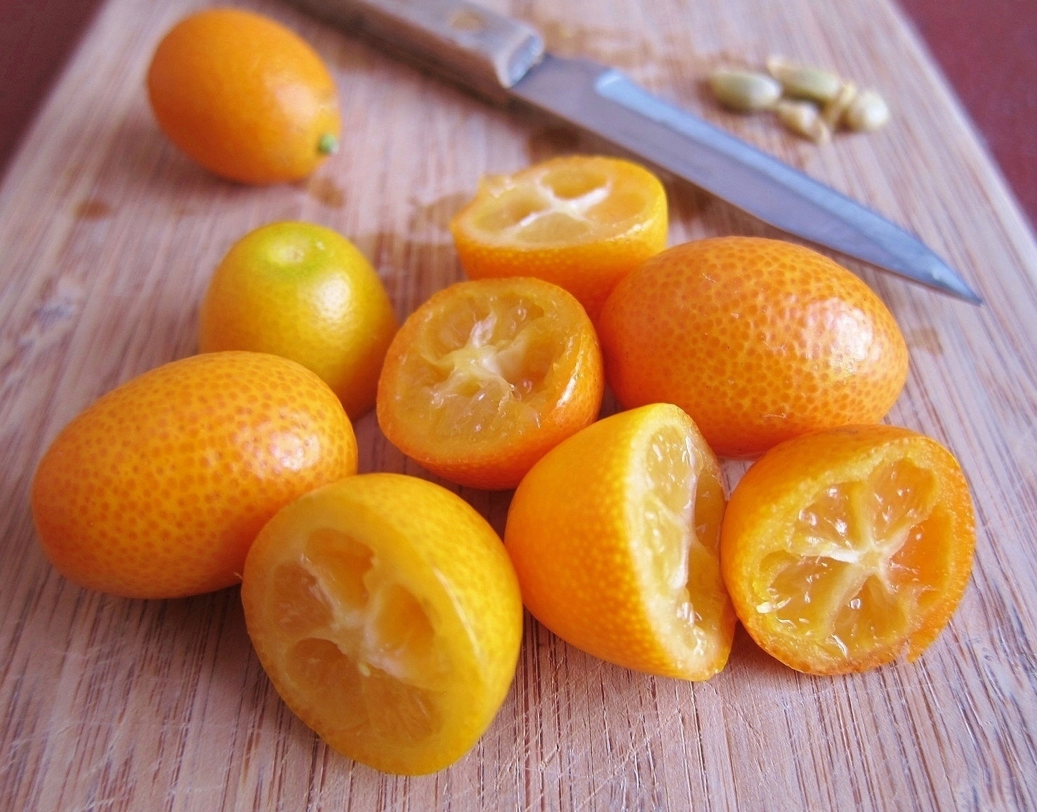 Кумкват плоды. Кумкват апельсин. Маленький мандарин кумкват. Кумкват апельсин цукат. Кумкват оранжевый.